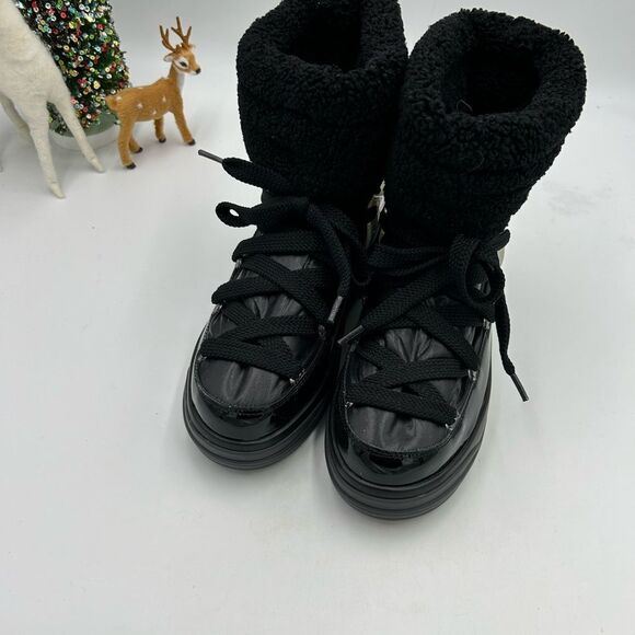 Women’s Moncler fleece  lined snow boots  size 10 - Picture 4 of 10